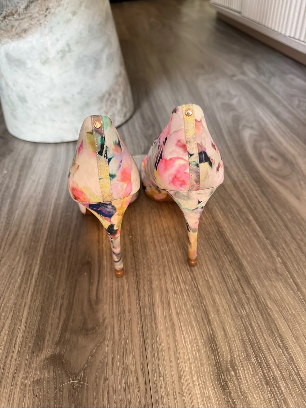 Ted Baker London Floral Watercolor Pointed Toe Stiletto Pumps Heels Size US 10